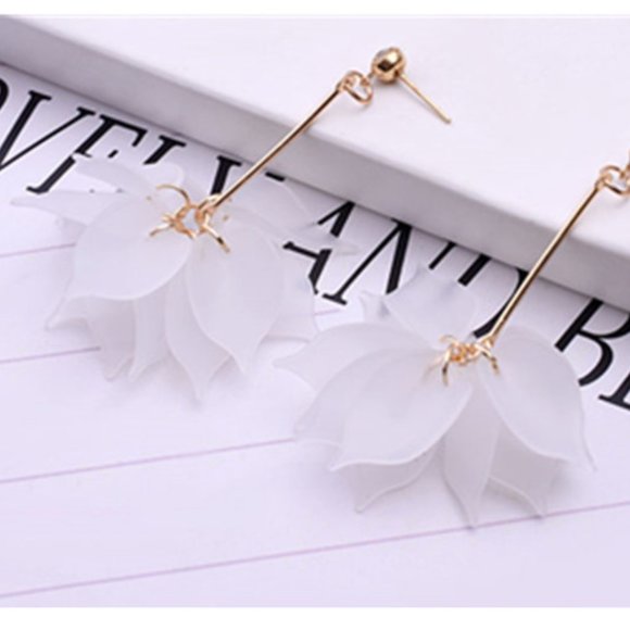 Jewelry - 5 for $25 White Flower Statement Earrings